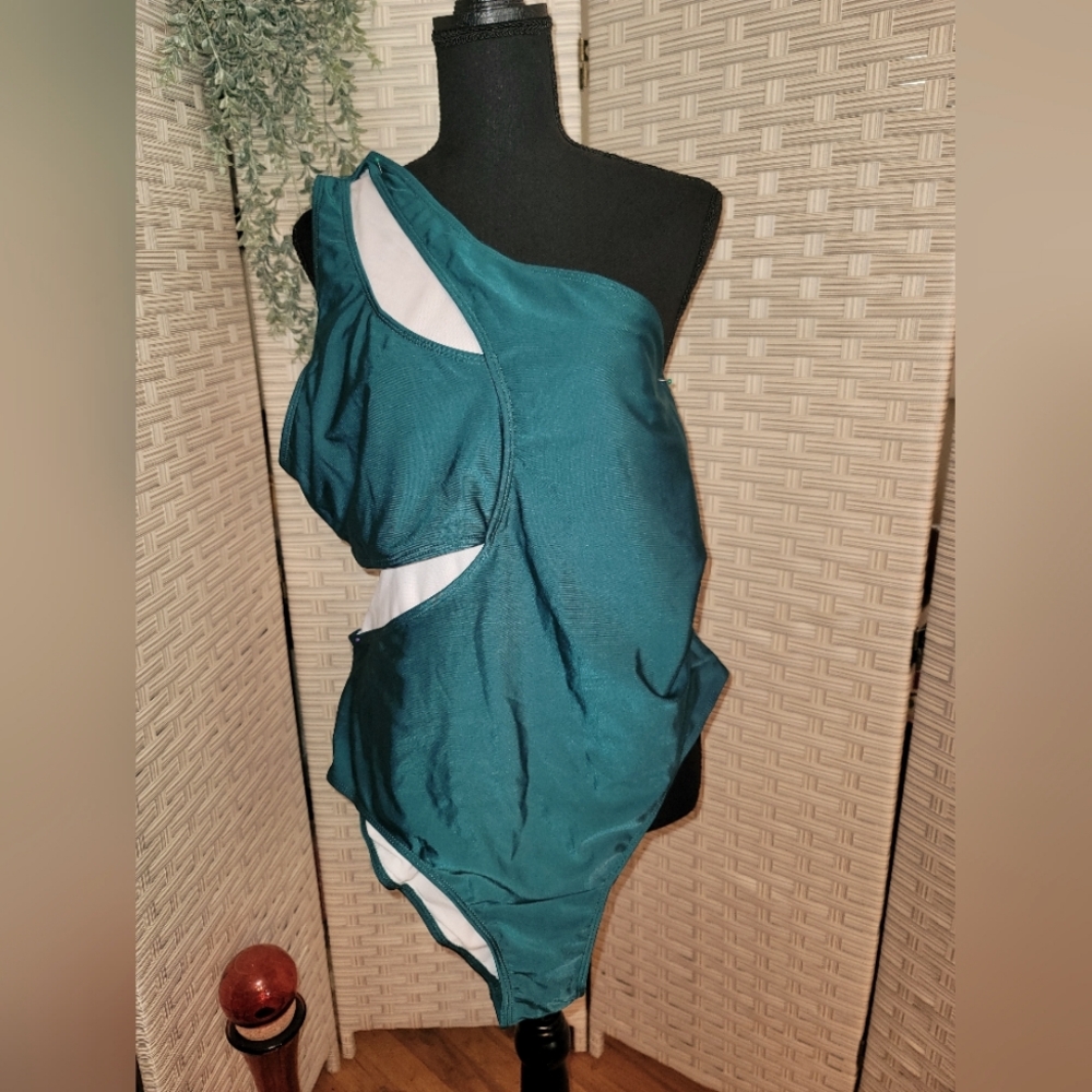 💥3x one piece swimsuit with cut outs